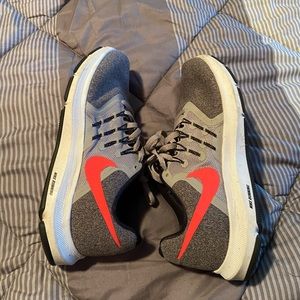 Womens NIKE running shoes sz 9